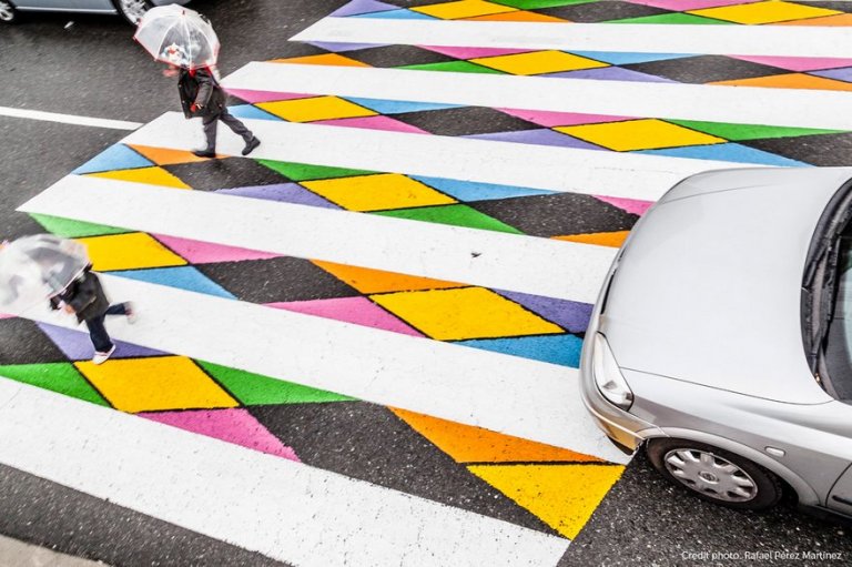 Le strisce pedonali colorate di christo guelov