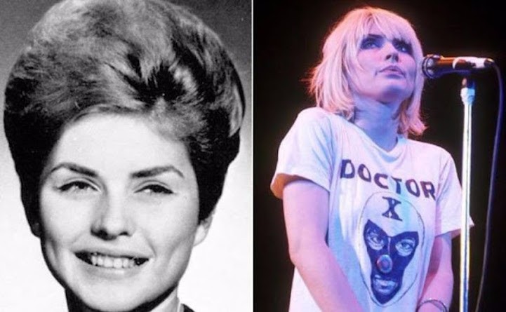 La cantante e attrice americana Deborah Harry è nata nel 1945 e prima dei Blondie e dei film di Cronenberg, quando era adolescente, sembrava uscita dal musical Grease.