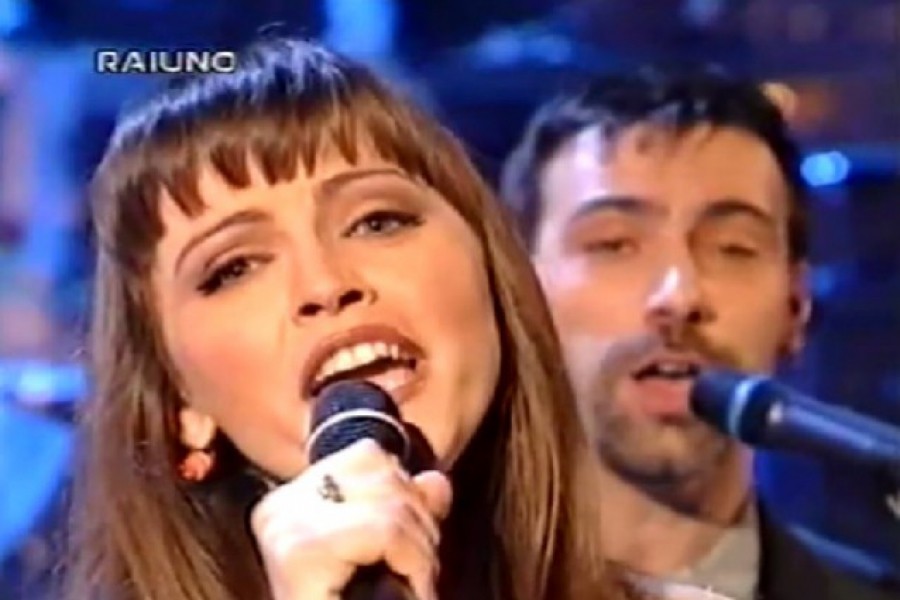 Il volto tutto italiano del one hit wonder: arrivano dal nulla, vincono Sanremo, spariscono nel nulla. La cantante ci prova vent'anni dopo a The Voice ma viene scartata.