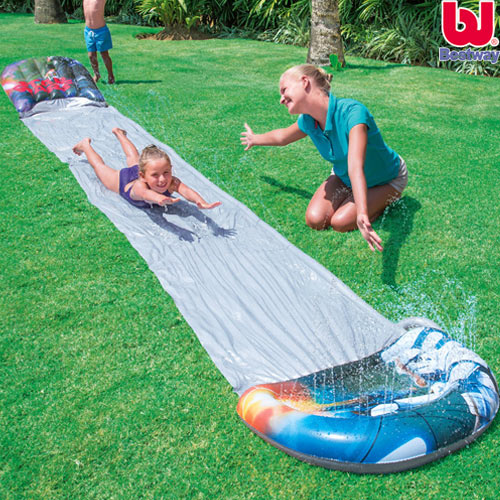 Chi mai in futuro potrà permettersi un giardino tanto grande da metterci uno scivolo ad acqua?