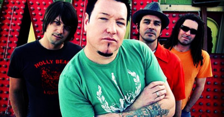 Suonano dal 1994 e qualche singolo l'hanno piazzato, ma questo pezzo è il motivo per andare a vedere un loro concerto.