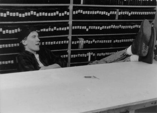 "Mi servirebbe una copia dei seguenti titoli: Vibratori al vento; Prepuzi in cappella; Sborra di fuoco; Sbattimelo ovunque, sbattilo lì; Puliscimi le tubature; Tette solenni parte II; Il tuo cazzo è il mio, ed io sono sua; Culi calati; Sborration; Giochi di mano, giochi di puttano; Gargarismi indecenti; Aurora sborealis con enormi cazzi ad Harlem; poi Bramose di cazzo; Bramose di fica; Uomini soli 2; poi c'è Vaselina connection... sì, ah, poi Fregne pregne di cazzi duri..."