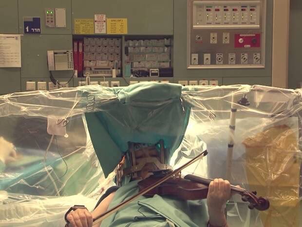 Un bell'assolo di violino mentre ti operano al cervello non vuoi farlo?