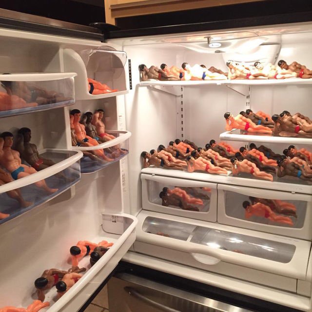 Un frigo pieno di Big Jim. Tutto a posto