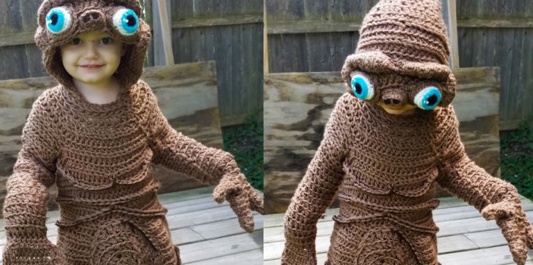Il costume di E.T. fatto all’uncinetto è davvero tenerissimo