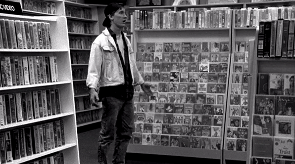 Randal non capisce un cazzo della vita sentimentale di Dante ma mette bocca lo stesso, facendo scappare sia Veronica che Caitlin. I due amici allora si prendono a cazzotti, ma poi si danno appuntamento al giorno dopo, come se non fosse successo niente. Una morale che a noi che siamo rimasti in terza media ci piace un sacco.