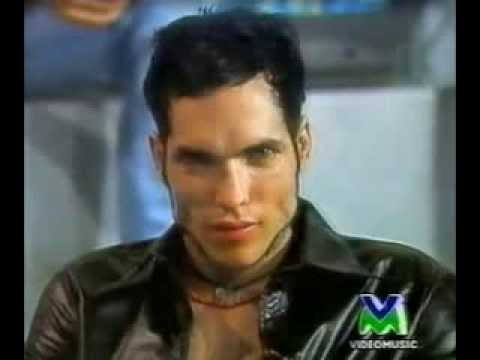 Nemmeno Wikipedia ci sa dire che fine abbia fatto questo modello e cantante.  Sparito nel nulla.