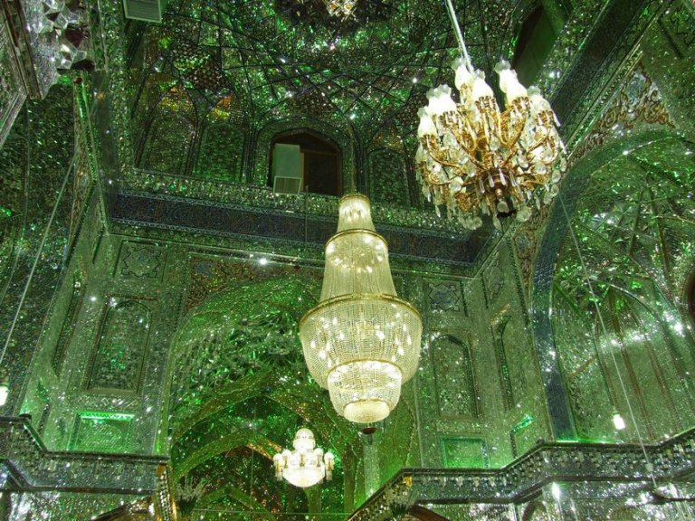 Questa moschea è talmente bella che sembra provenire da un altro pianeta