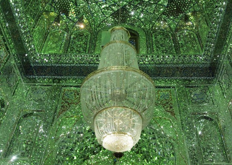 Questa moschea è talmente bella che sembra provenire da un altro pianeta