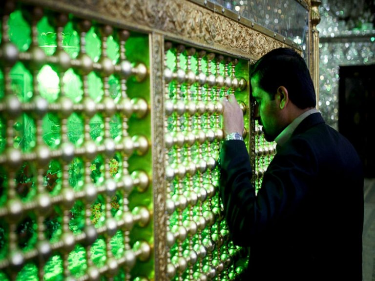 Questa moschea è talmente bella che sembra provenire da un altro pianeta