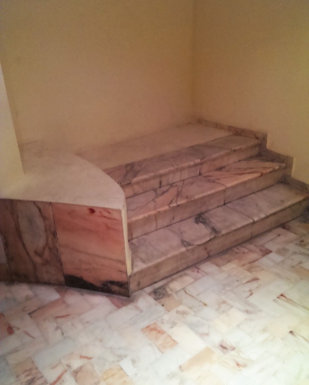 Qui potete salire per ammirare da vicino il muro