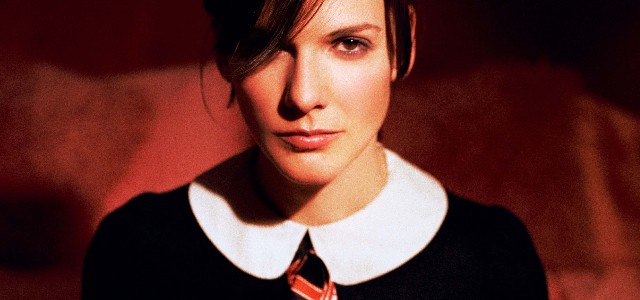 Bellissimo pezzo, suadente e notturno, inserito in numerosi film e serie tv. Si sono sciolti nel 2007.