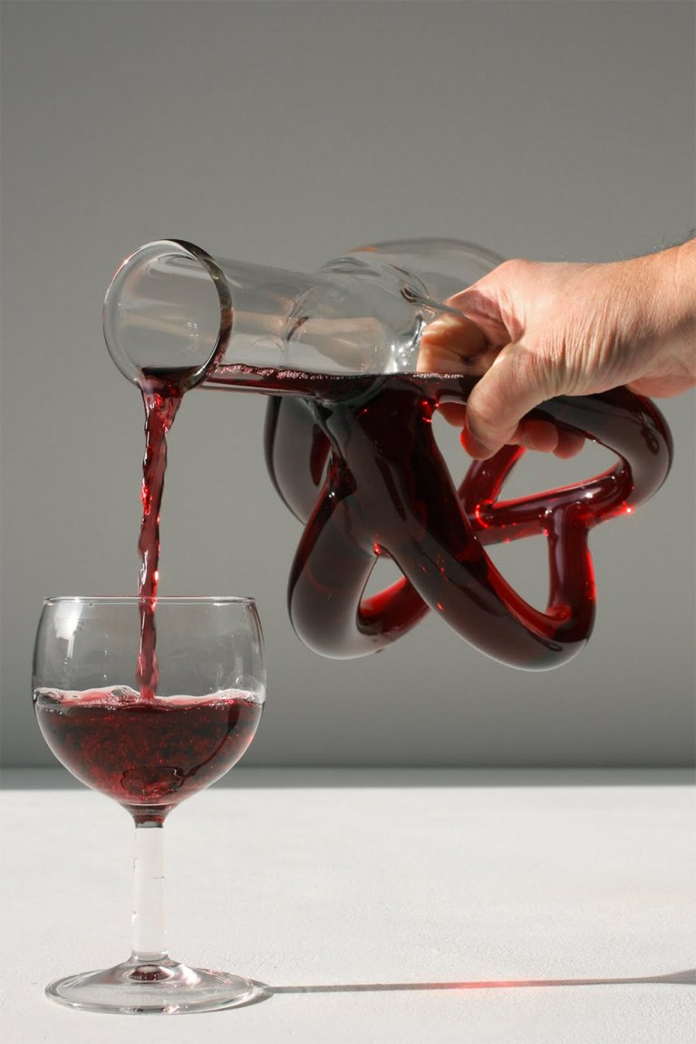 Le strane e meravigliose caraffe di vino fatte a mano