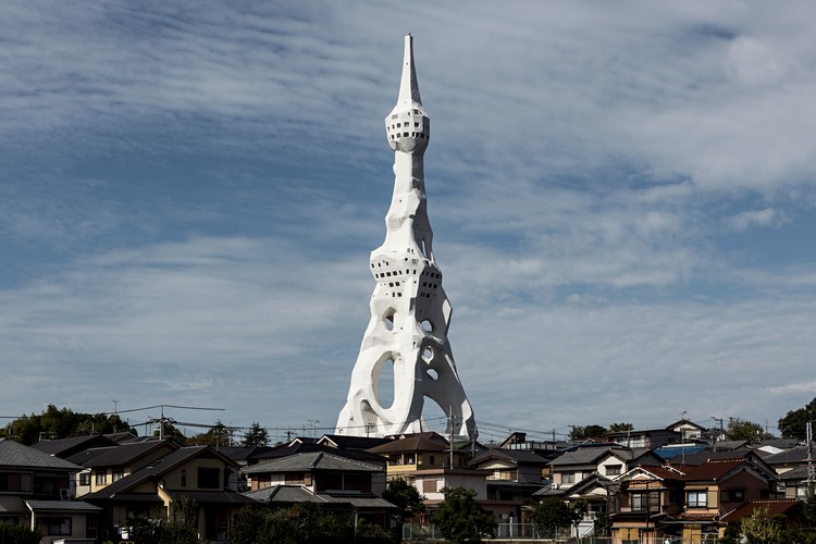 PL Peace Tower (memoriale per le vittime delle guerre nel mondo).
Architetto: Nikken Sekkei, 1970.
Tondabayashi, Giappone.
Foto: Ste_Peg, 2016.