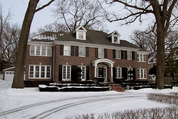 La casa in cui è stato girato il film si trova a Winnetka, nell'Illinois ed è meta di pellegrinaggio dei numerosi fan del film. John e Cynthia Abendshien, i proprietari dell'abitazione, hanno venduto la proprietà per un milione e mezzo di dollari.