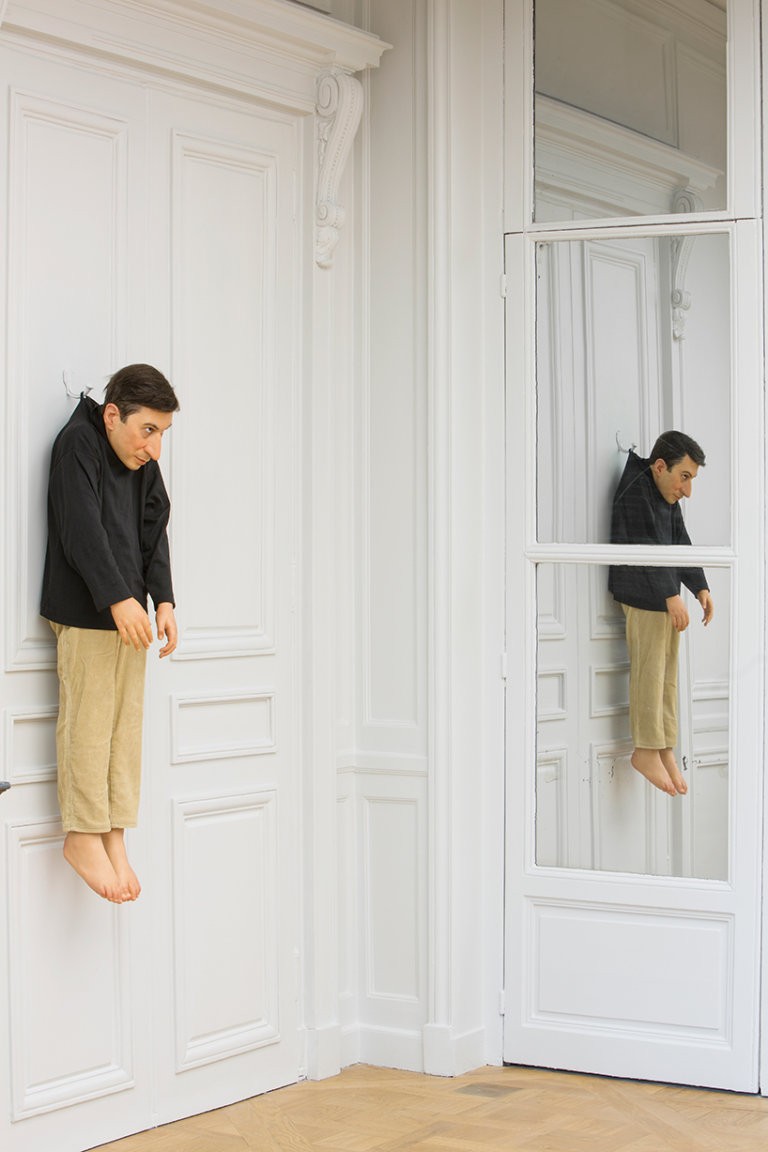 Maurizio Cattelan in Mostra a Parigi