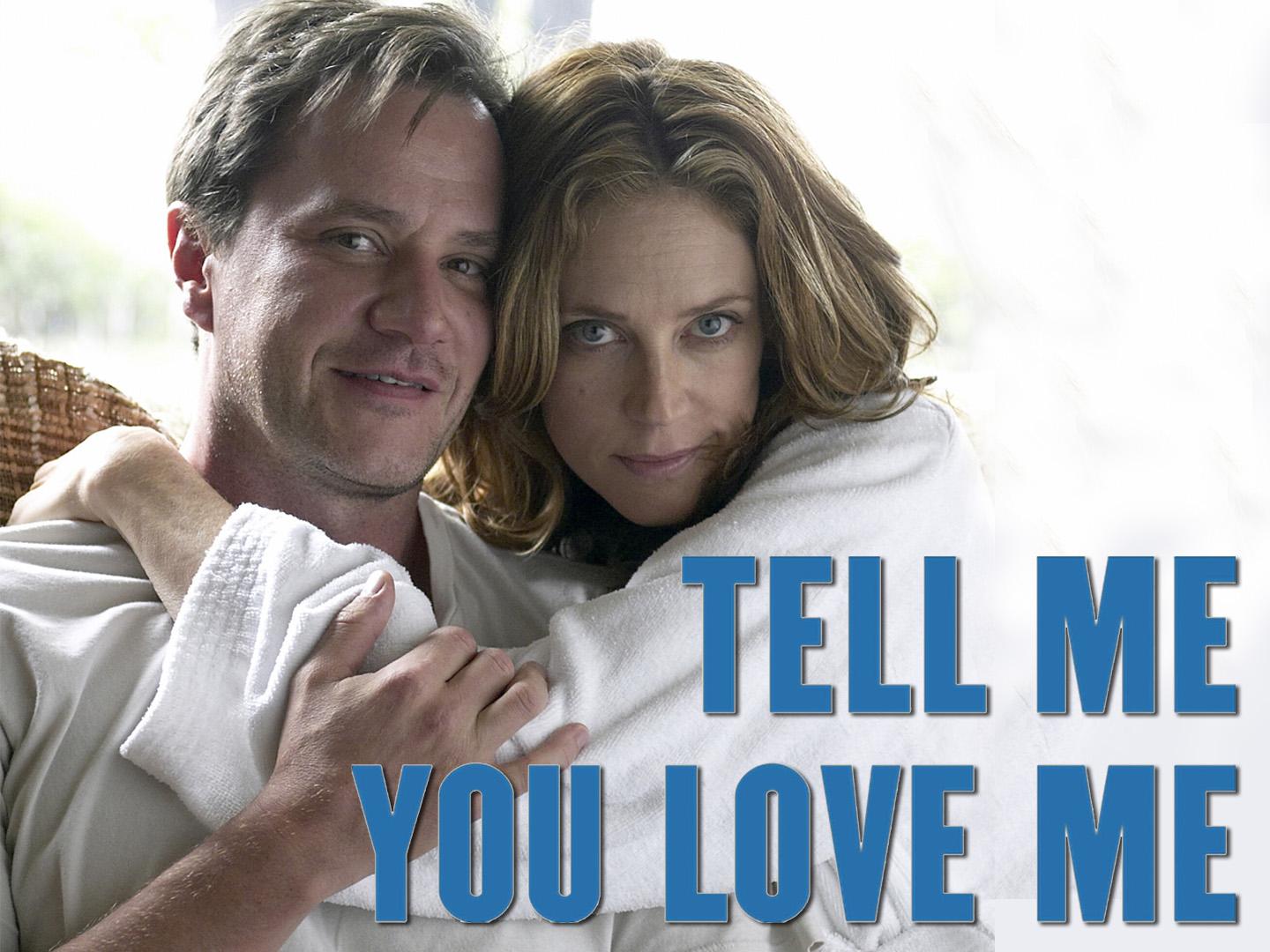 Tell Me You Love Me è una serie che racconta la vita sessuale di tre coppie in crisi. Scritta da Cynthia Mort, debutta sull’HBO nel 2007 ma dura solo una stagione. Tra le tante polemiche che hanno accompagnato la sua messa in onda, ha ricevuto molte critiche per l’eccessivo realismo delle scene di sesso, tanto che la regista Patricia Rozema si è trovata costretta a ribadire ufficialmente che si trattava di rapporti simulati.