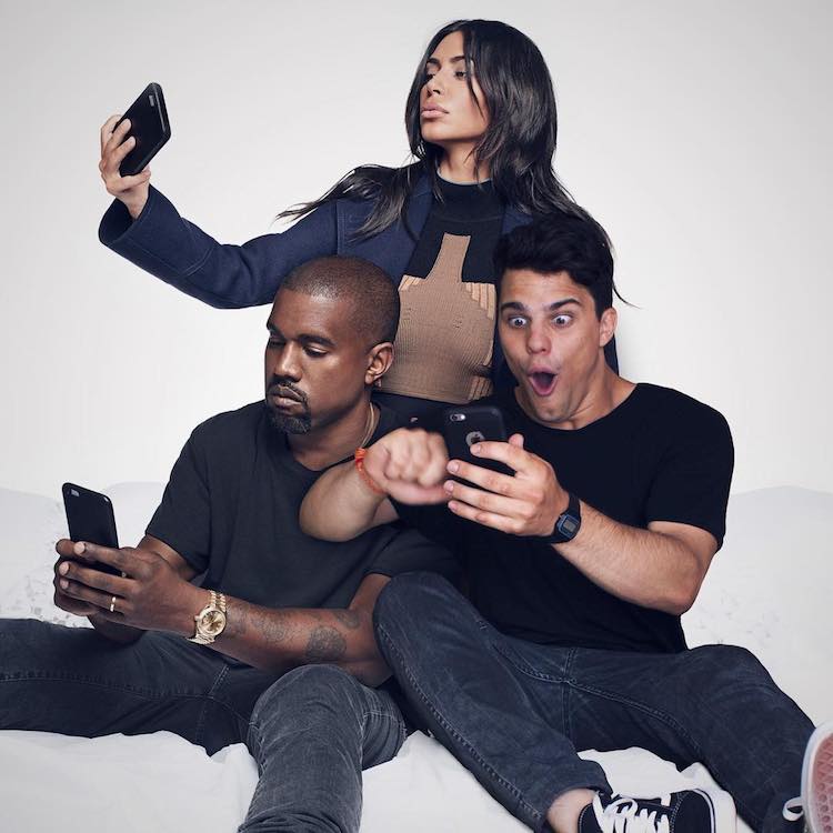 Mentre si fa i selfie in compagnia di Kanye West e Kim Kardashian