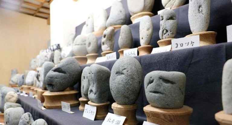In Giappone esiste un museo delle rocce a forma di faccia