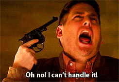 Per quanto siano del tutto identiche, quando vai ad allacciarti le scarpe, una stringa rimane lunga mentre l'altra cortissima.