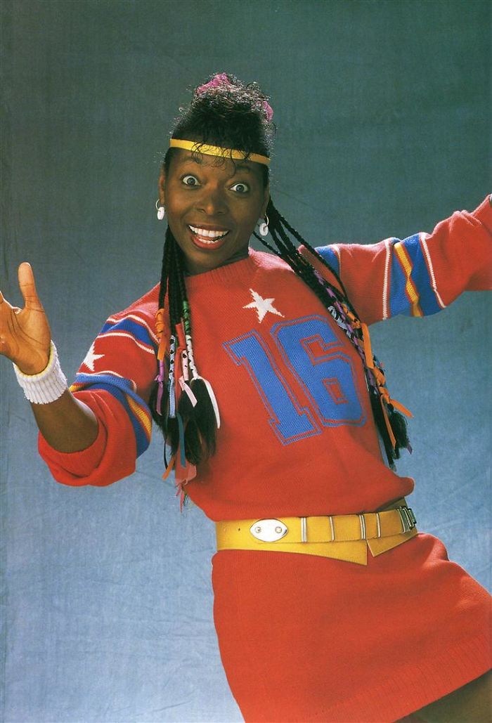 Da lontano pensavo fosse una wrestler dell'epoca. Da vicino lo penso ancora.