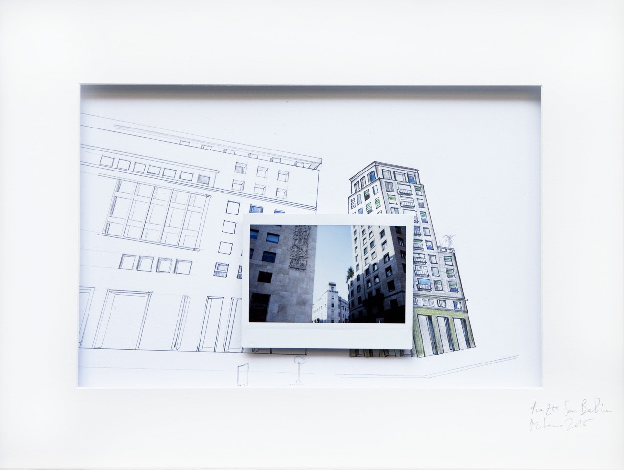 Piazza San Babila, Milano, settembre 2016Foto di Paolo Belletti + intervento a matita di Ariel De Boni