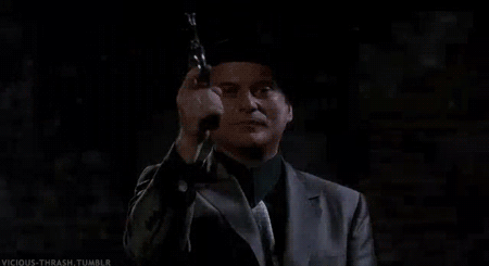 Il famoso attore italoamericano non era abituato a recitare in commedie per famiglie. Aveva già fatto "Toro Scatenato", "Quei Bravi Ragazzi" ed era abituato sul set a usare la parola "fuck". Il regista gli suggerì di usare al suo posto "fridge". Sul set, poi, Pesci faceva di tutto per impaurire Culkin, arrivando a mordergli un dito, per farlo recitare meglio.