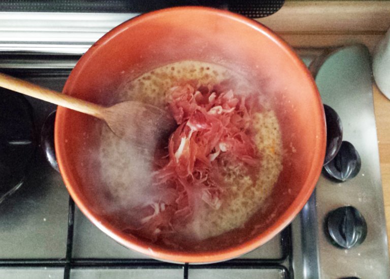 Abbiamo cucinato con L’Abbuffone, il ricettario anni ’70 di Ugo Tognazzi