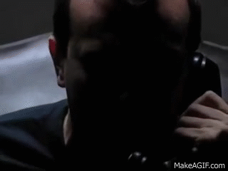 Nessun Rimpianto - Solo che non va proprio così. Il punto più alto della disperazione pezzaliana viene raggiunto con una canzone che tocca le note del cuore, descrivendo con iperrealismo la fine di una relazione e il successivo periodo di devastante elaborazione del lutto, al quale Max reagisce come il bambino a cui hanno rubato il Super Tele. I rimpianti e i rimorsi sono il nemico, ma provate voi a sconfiggerli quando Facebook ve li presenta ogni mattina sotto forma di bellissimi ricordi.