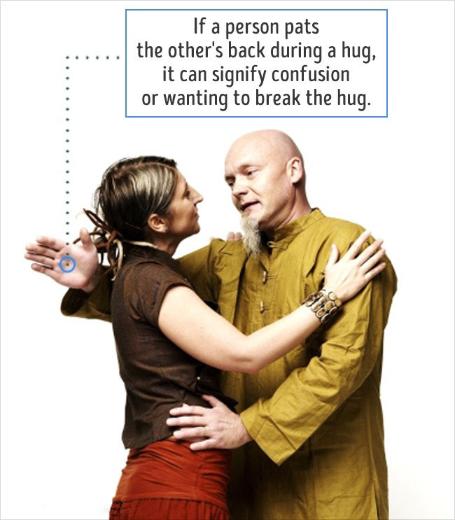 Se incontri un fricchettone che ti prende a pacche sulle spalle, può voler dire che lo hai confuso o che non vuole più rimanere abbracciato a te. Che schizzinoso.