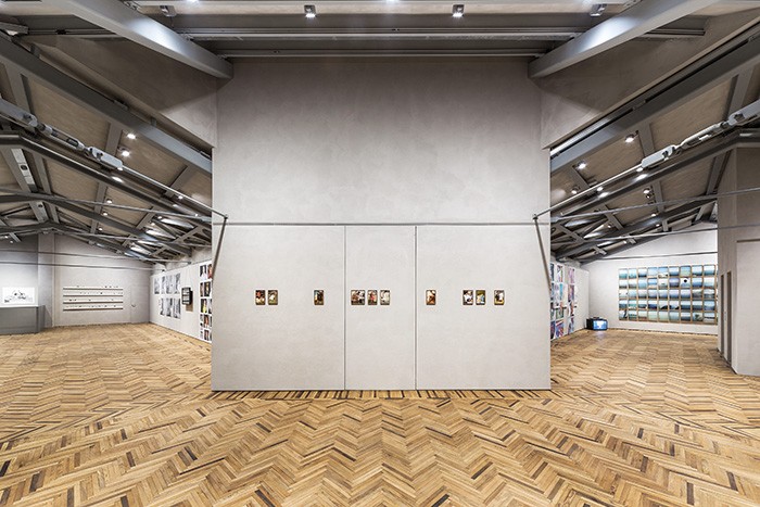Immagine della mostra “Give Me Yesterday” Fondazione Prada Osservatorio
Galleria Vittorio Emanuele II, Milano
21 dicembre 2016 – 12 marzo 2017
Foto Delfino Sisto Legnani e Marco Cappelletti Courtesy Fondazione Prada