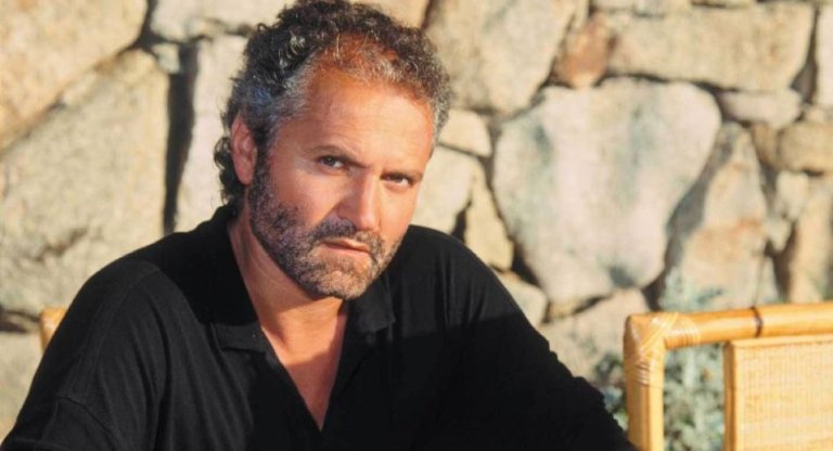 Gianni Versace viene ucciso a Miami
