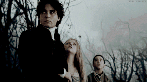 L'accoppiata Johnny Depp + Christina Ricci fa faville e garantisce a questo film un appeal gotico che la trama e la scenografia non fanno che confermare. La leggenda del cavaliere senza testa è senza dubbio uno dei suoi film organicamente più riusciti e si fa guardare volentieri a ogni passaggio televisivo, segno che ormai è diventata un classico.