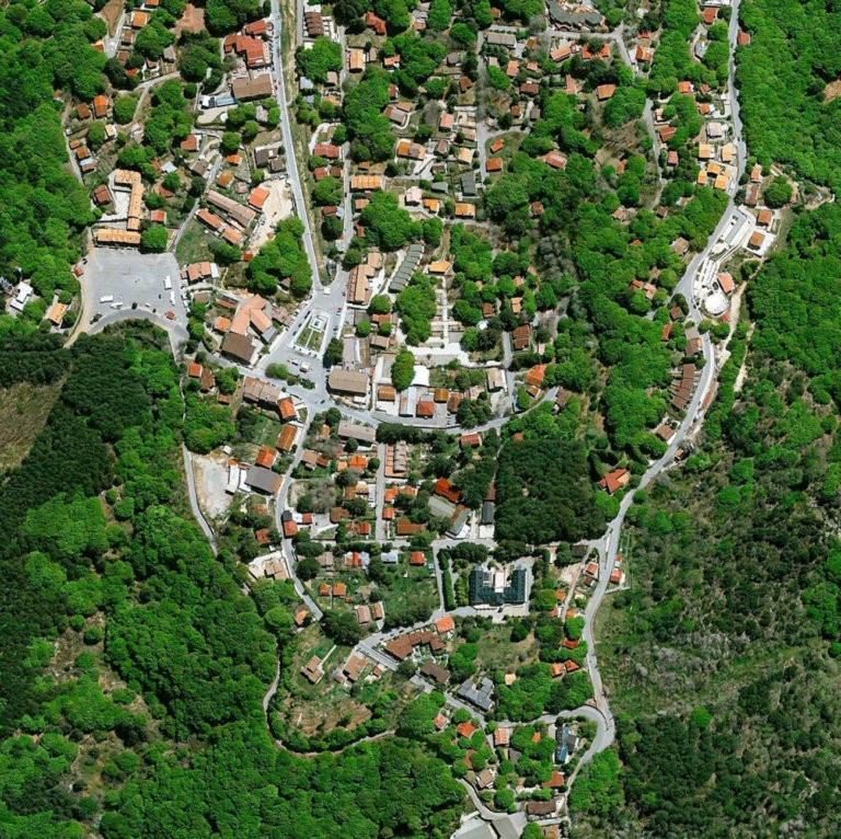 Reggio Zenitale Diario di immagini satellitari per documentare ed esplorare il territorio di Reggio Calabria da prospettive differenti.