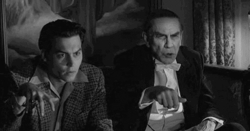 Girato in bianco e nero, come i "capolavori" del vero Ed Wood, il cineasta più scarso di tutti i tempi. In realtà è una biografia che fonde commedia e dramma, specialmente quando si tratta di rappresentare gli ultimi anni del mito Bela Lugosi, interpretato perfettamente da Martin Landau. Uno dei film più a fuoco di Tim Burton.