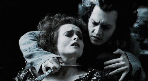 Tim Burton torna alle atmosfere angoscianti, gotiche e horror dei suoi primi film con l'adattamento di questo musical di Sondheim e Wheeler. Protagonisti, manco a dirlo, Johnny Depp e l'ex moglie di Tim Helena Bonham Carter. Il film mette la giusta dose di paura e per essere un musical è cantato con tutti i crismi, ma vi invitiamo a riguardarlo senza sbadigliare.