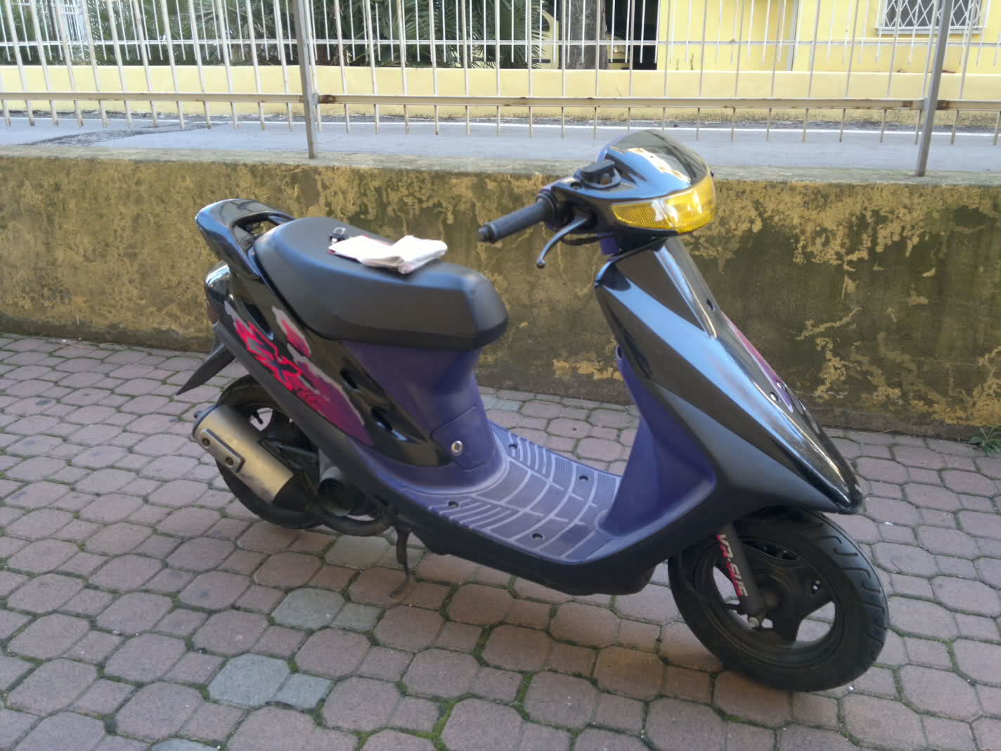 Con un nome così, può accompagnare solo. Dio veniva da Dioniso, ma ha ispirato più di una bestemmia. È incredibilmente sempre in produzione, ininterrottamente dal 1988, un immortale.