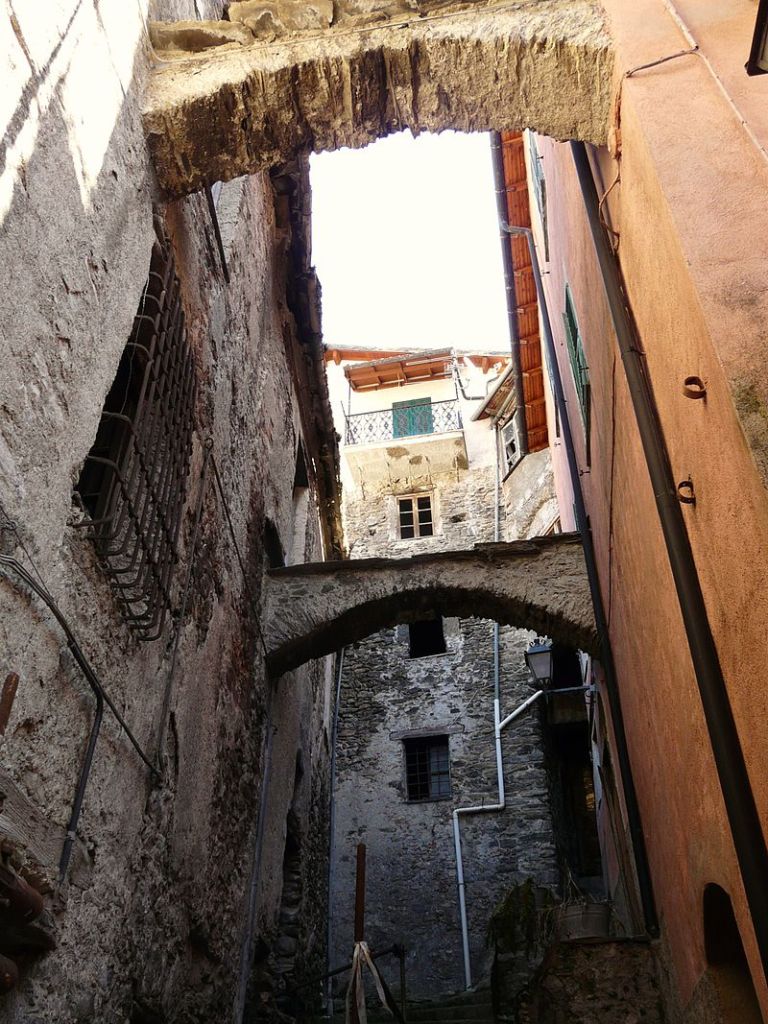 800px Cosio di Arroscia centro storico2