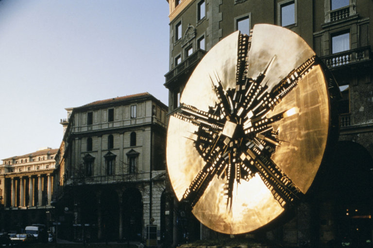 Milano festeggia i 90 anni di Arnaldo Pomodoro