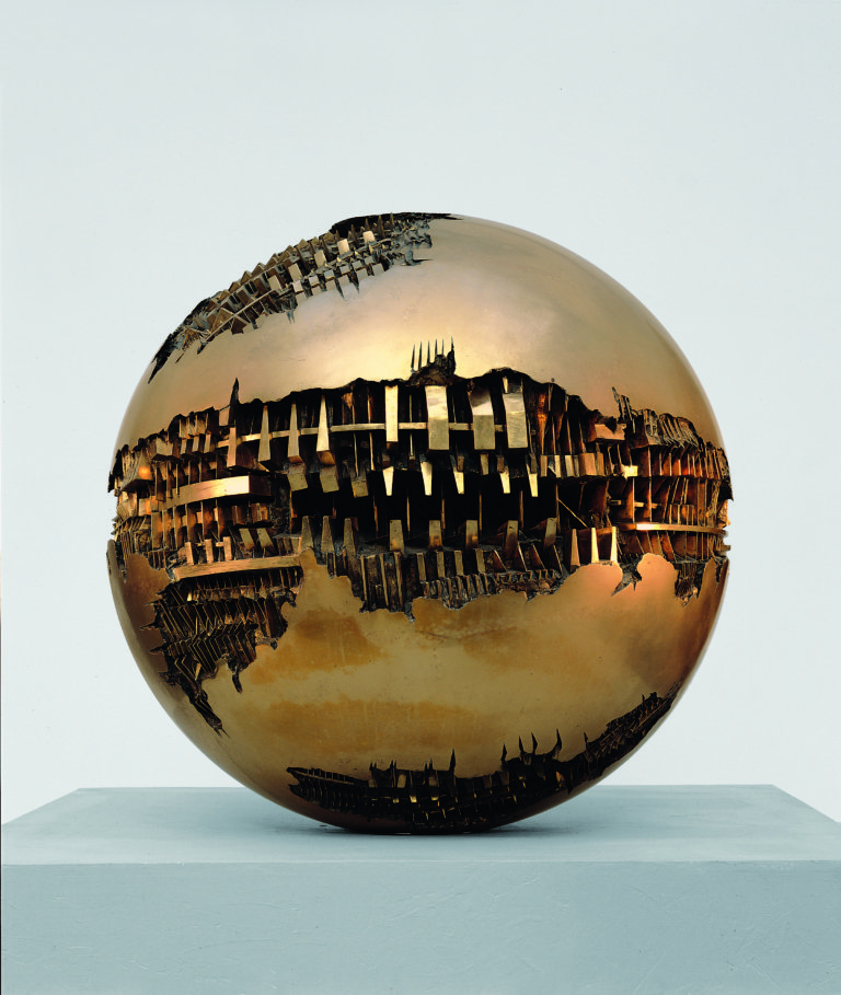 Milano festeggia i 90 anni di Arnaldo Pomodoro