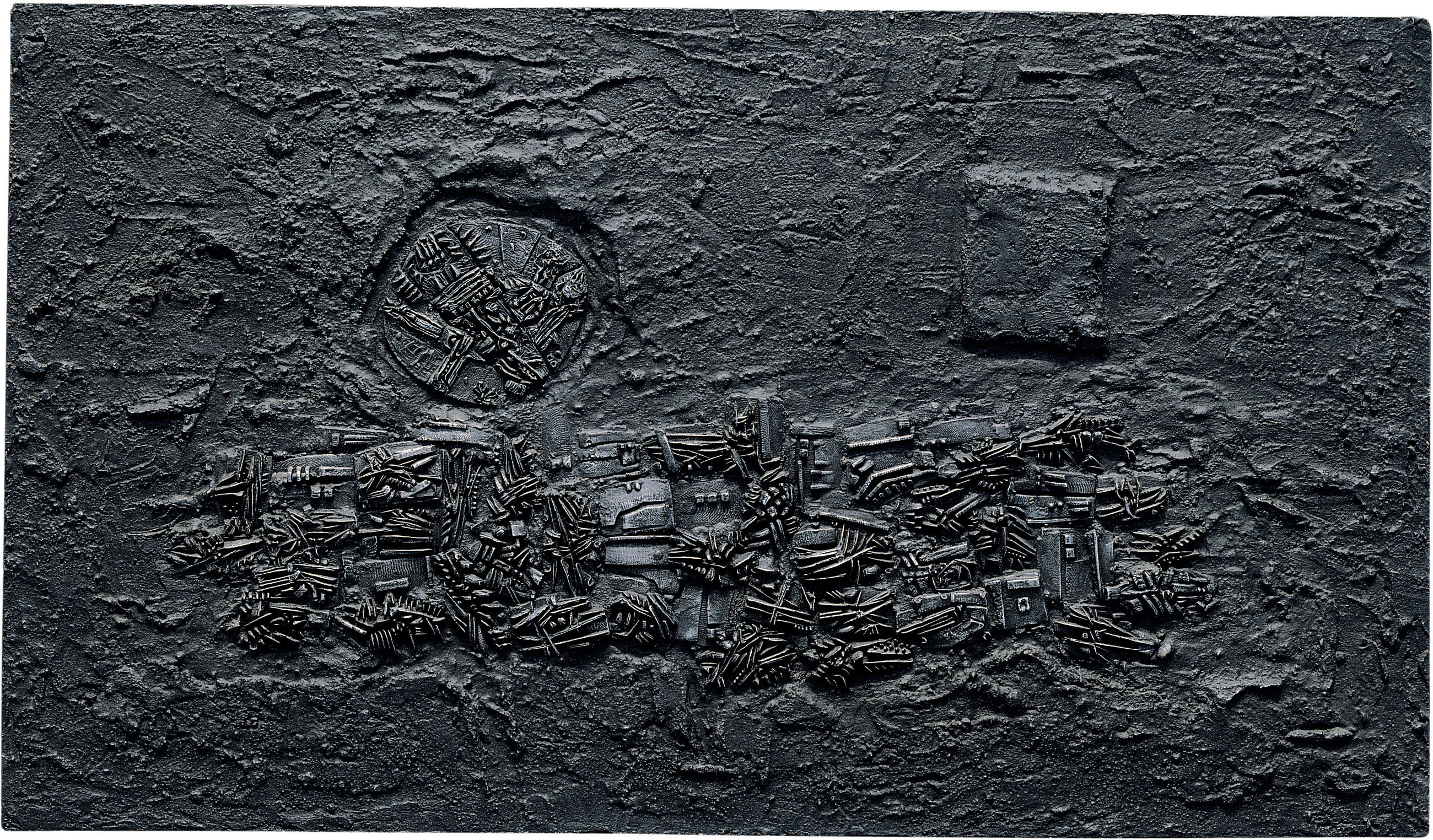 Il giardino nero, 1956 piombo, cemento e stagno, 69 x 118 cm (foto Giorgio Boschetti)