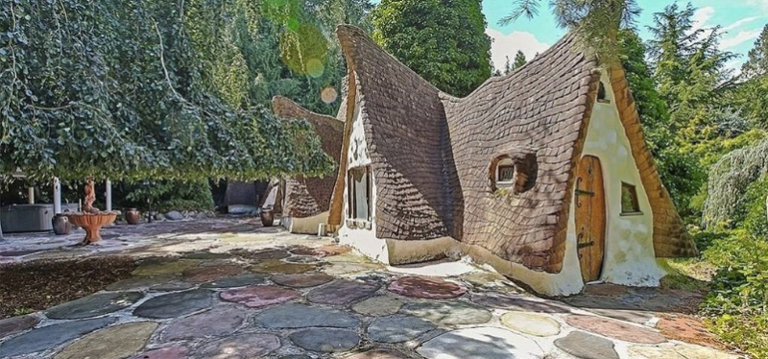 La replica della casa di Biancaneve è in vendita, per i veri fan della Disney