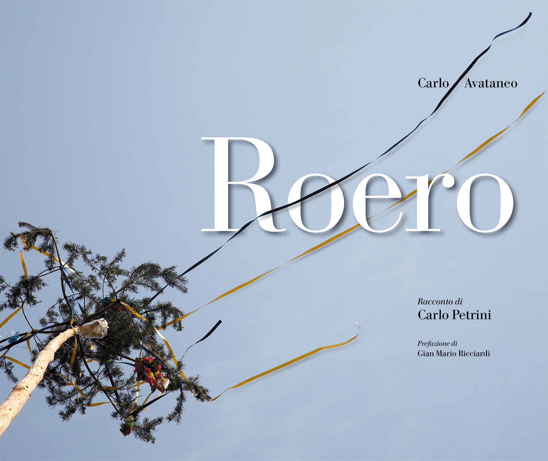 Formato 25x23 cm, copertina cartonata e telata con sovracoperta in quadricromia. 144 pagg, carta patinata opaca con lucidatura delle immagini (200, di vario formato). Con un testo introduttivo di Carlìn Petrini.