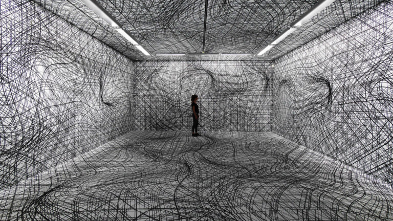 Gli affascinanti labirinti virtuali di Peter Kogler
