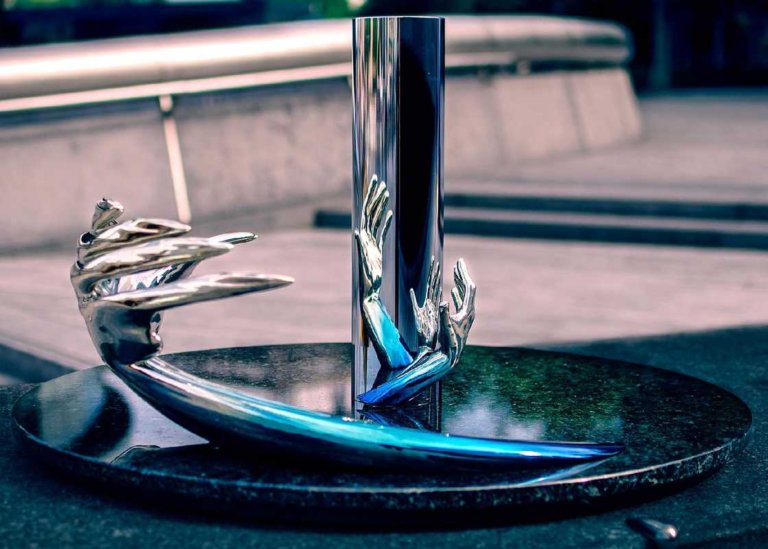 Le sculture anamorfiche di Jonty Hurwitz