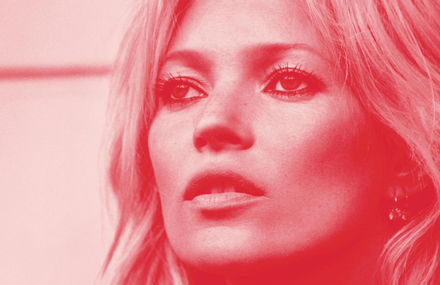 Kate Moss ha iniziato a sfilare a 14 anni e si è ritirata nel 2000.
Via