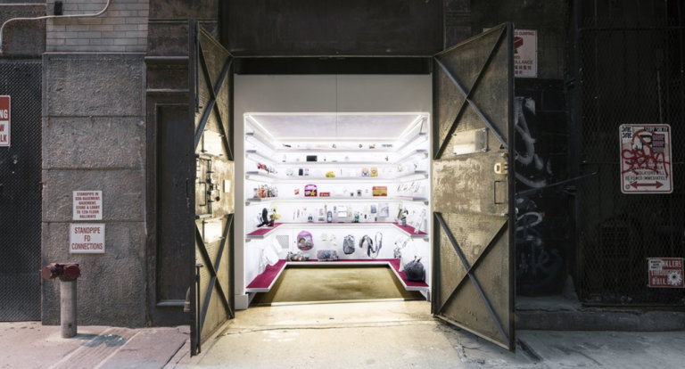 Il museo di New York allestito in un montacarichi