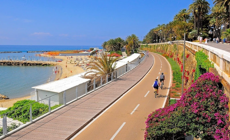 In Liguria, segue un tratto dismesso della vecchia ferrovia Genova-Ventimiglia e misura 24 km ma arriverà a 60 km-