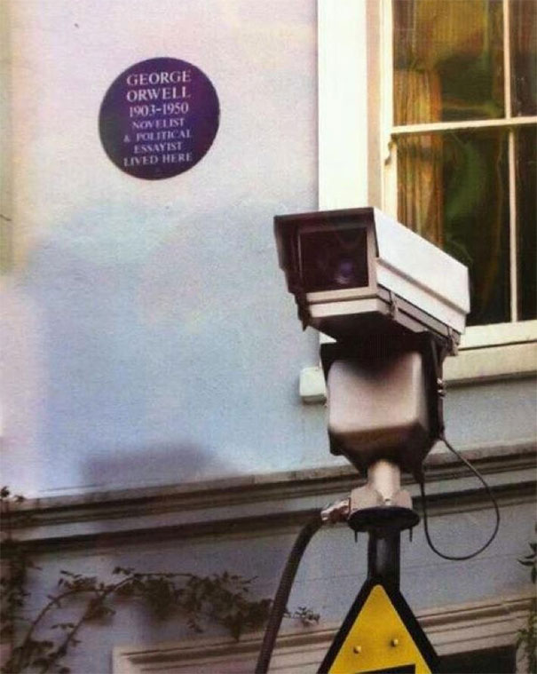 Installare una telecamera di sicurezza accanto all'abitazione di George Orwell, questa sì che è ironia.
