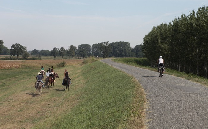 È una ciclovia che significa Veneto e Piemonte, ma dei 679 kim solo 100 sono ad oggi ciclabili. Conta di diventare la ciclovia che attraversa longitudinalmente l'Italia.